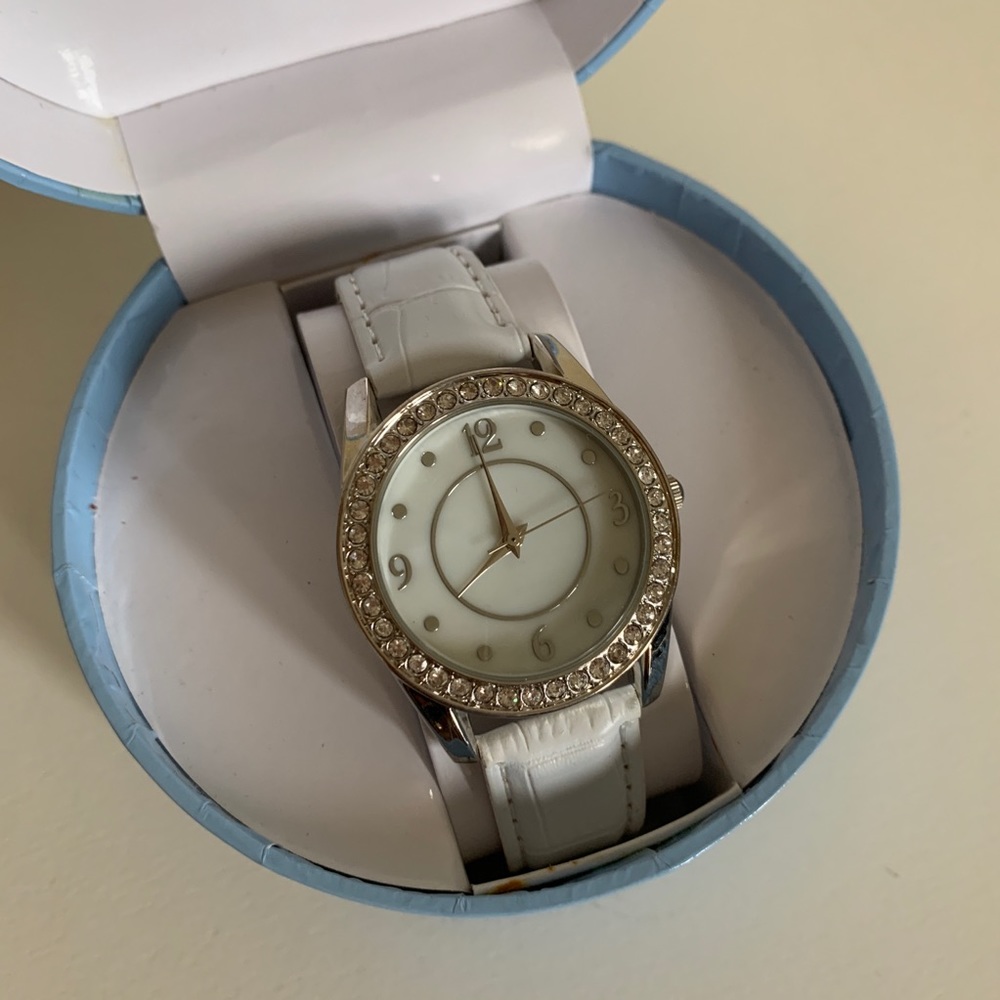 *LAST CHANCE* NWT Rhinestone Watch with Case